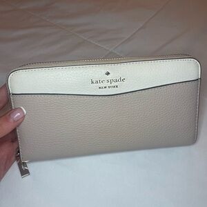 Like New Kate Spade Wallet
